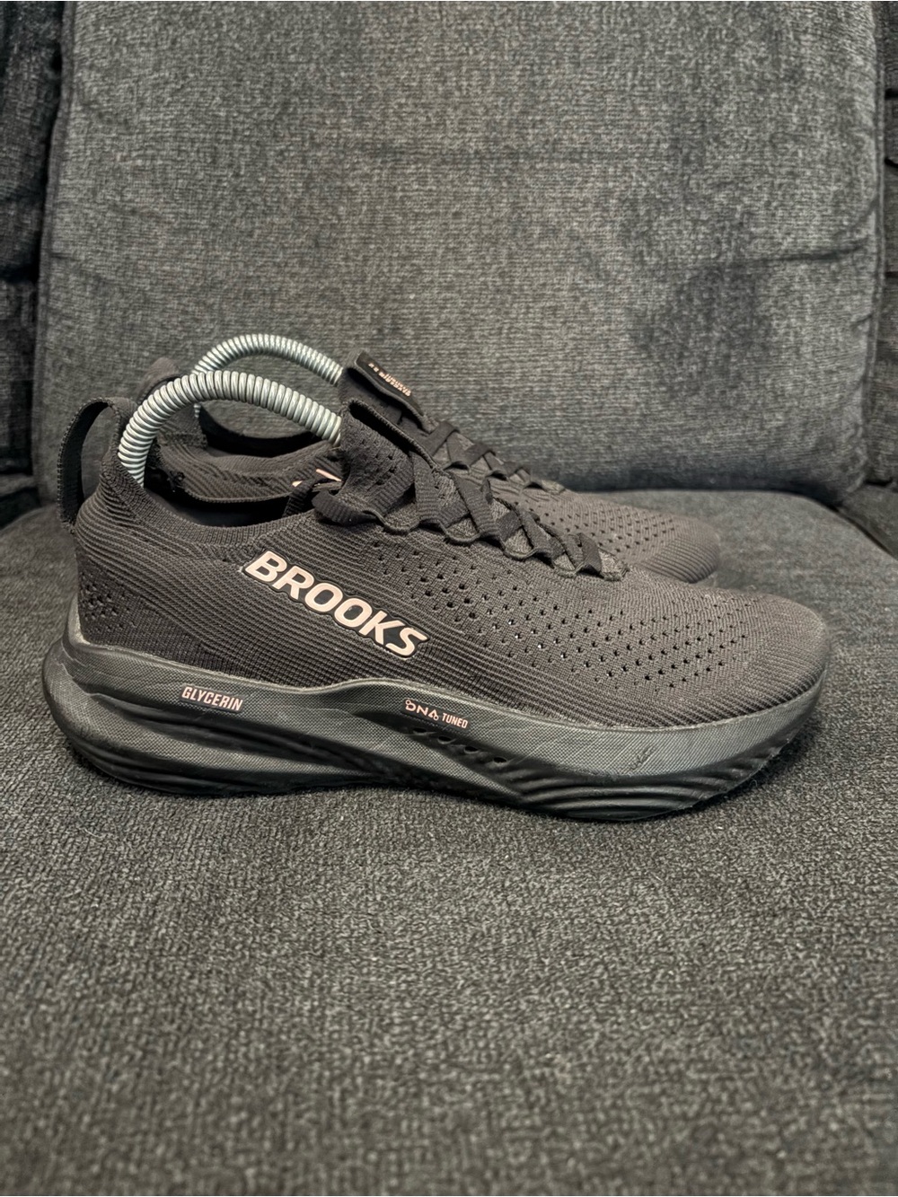 Brooks Womens Glycerin StealthFit 22 8.5 B Black Rose Gold Sneakers 1204371B068